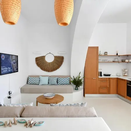 Rina Daire Lefkes (Paros)