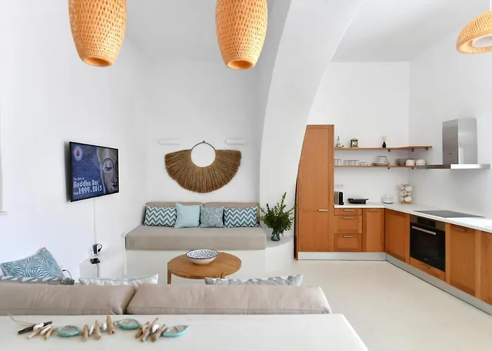 Rina Daire Lefkes (Paros)